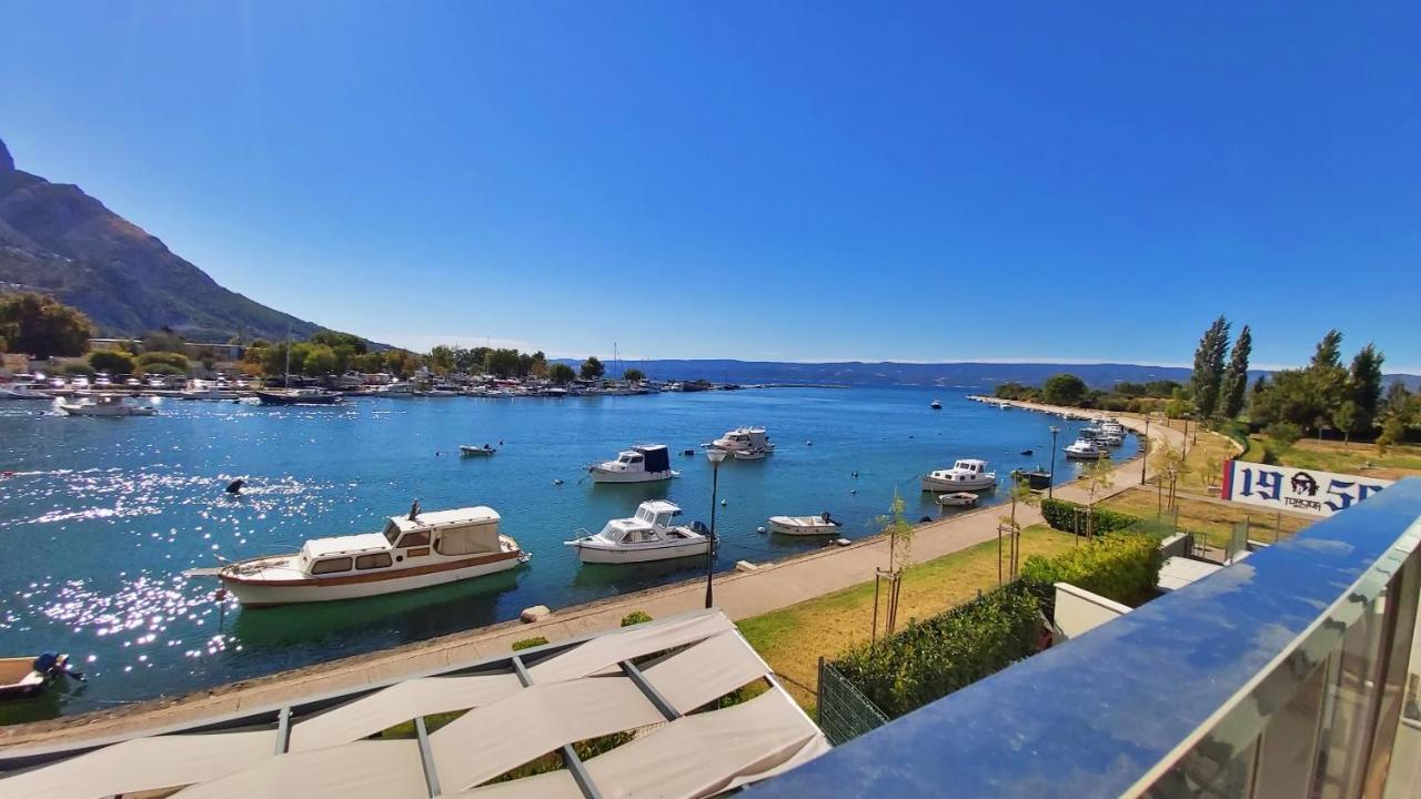Apartment Lora Omis Bagian luar foto
