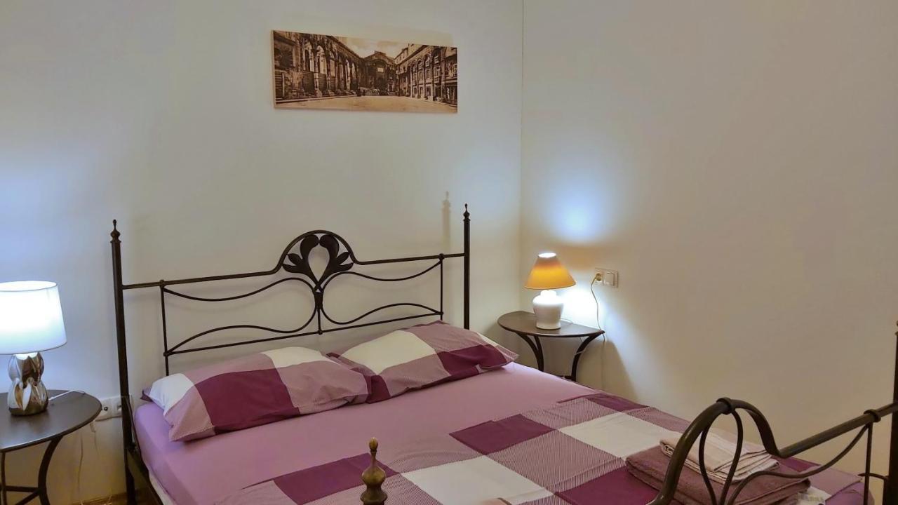 Apartment Lora Omis Bagian luar foto