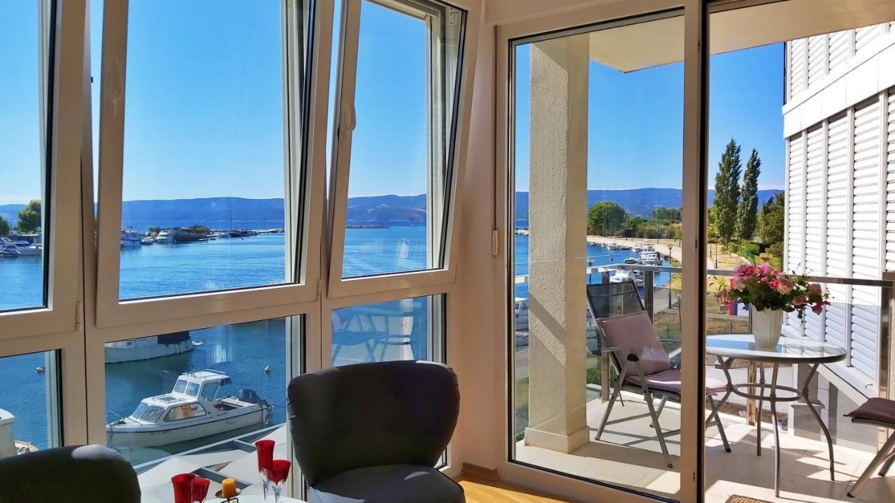 Apartment Lora Omis Bagian luar foto