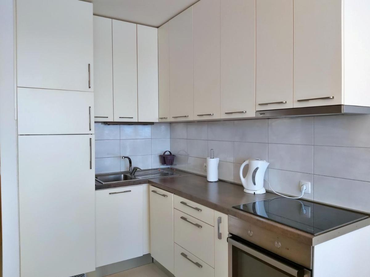 Apartment Lora Omis Bagian luar foto