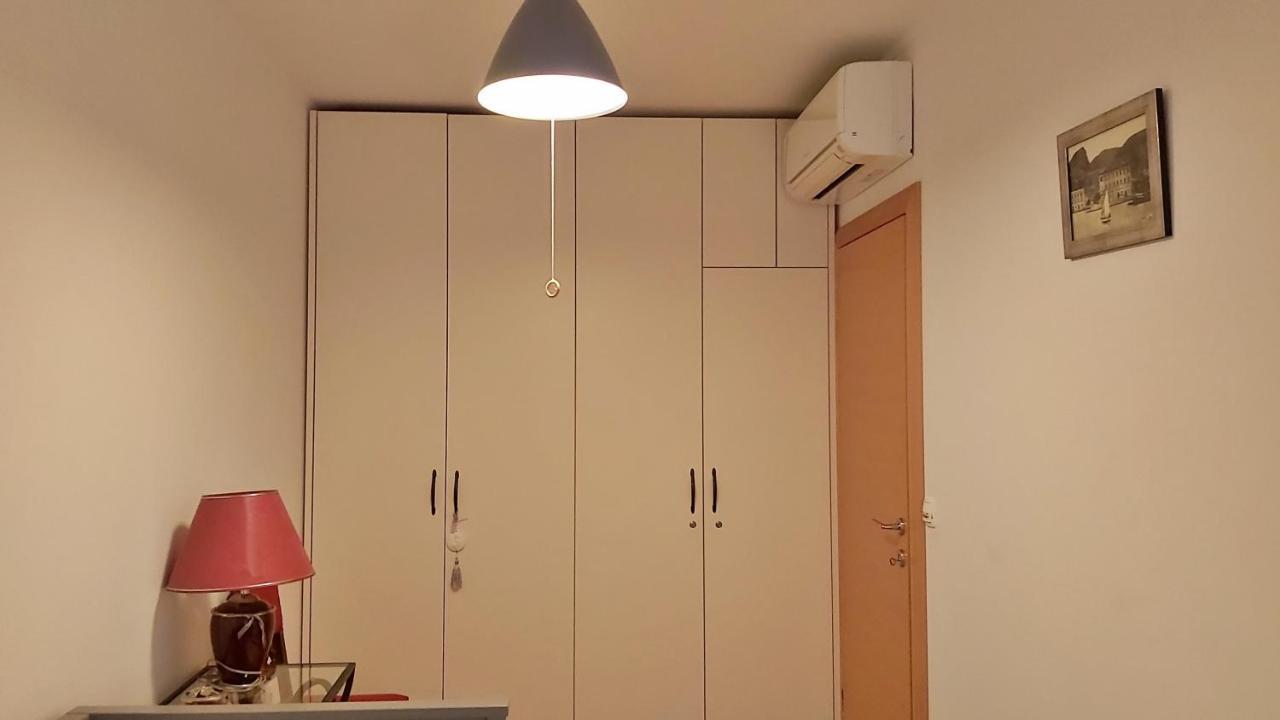 Apartment Lora Omis Bagian luar foto