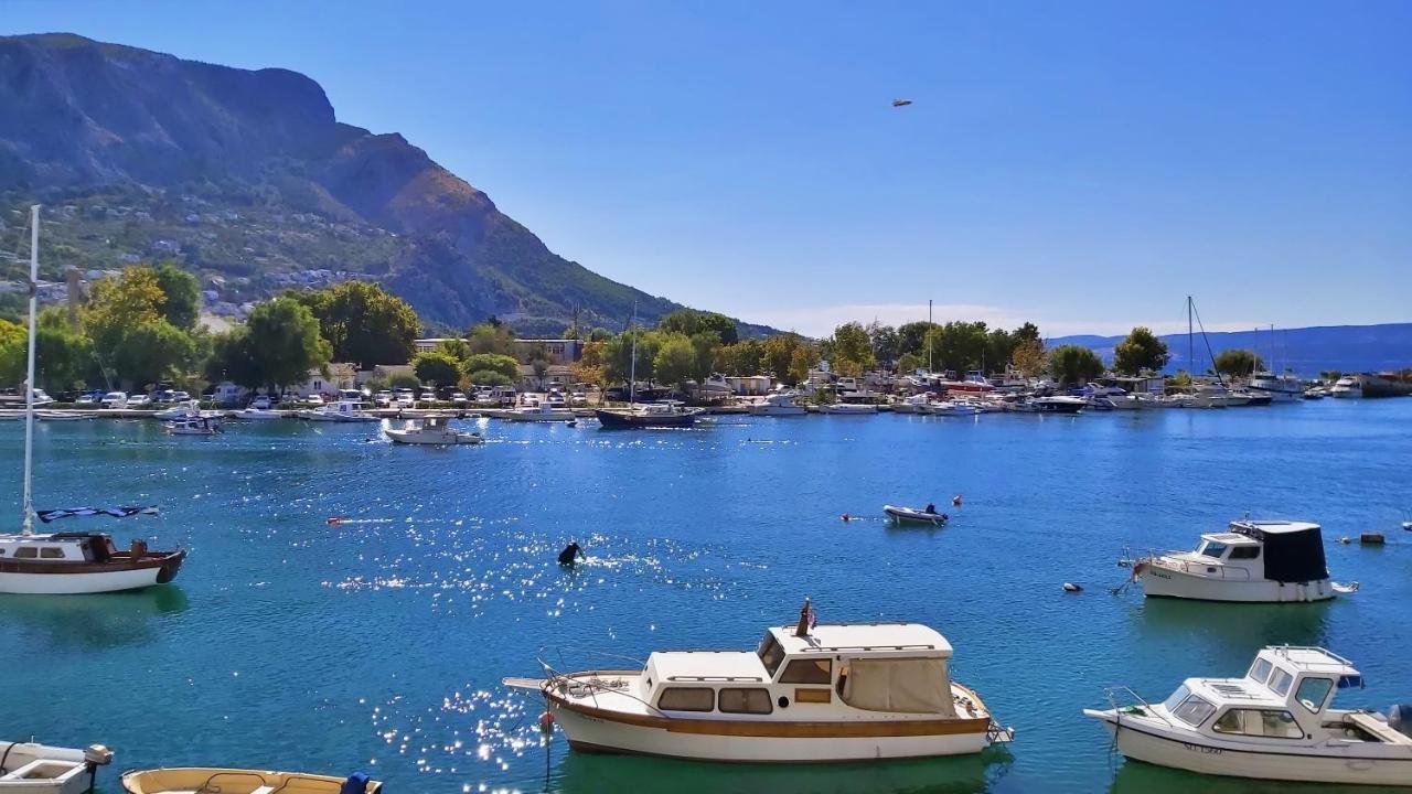 Apartment Lora Omis Bagian luar foto