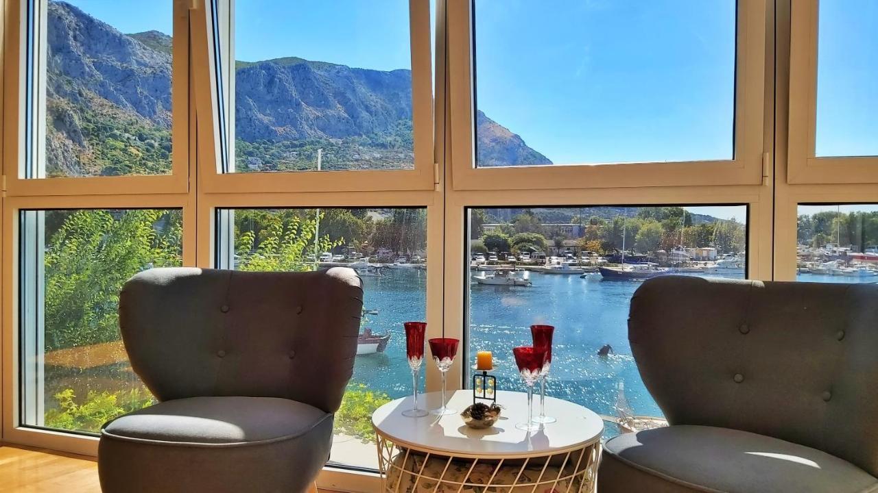 Apartment Lora Omis Bagian luar foto